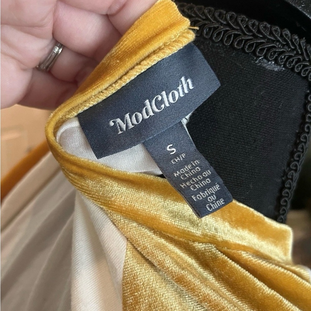 Modcloth White and Gold Velvet Sleeves Baseball Top - Picture 4 of 6